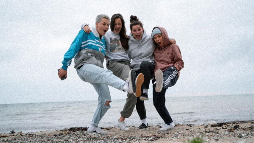 Die YouTuberin Annikazion mit den "Princess Charming"-Stars Irina, Bine und Miri