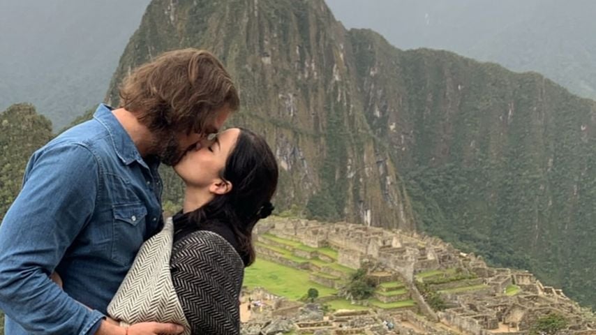 Schauspieler Diego Carlos Seyfarth und seine LIebste posieren in Peru, Juli 2025.