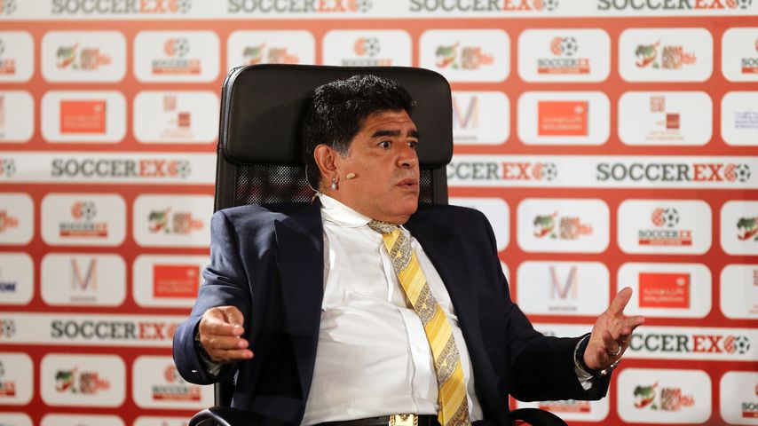 Doppel-Stinkefinger! Maradona rastet noch mal richtig aus
