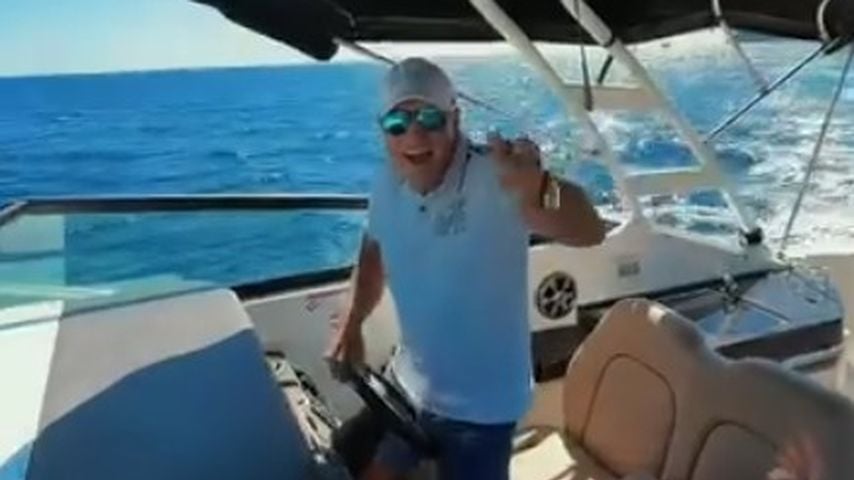 Dieter Bohlen genießt den Sommer auf dem Boot