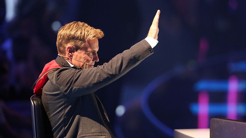 Dieter Bohlen zeigt Promiflash den Mittelfinger!