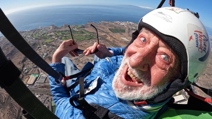 Wow: Didi Hallervorden geht mit 86 noch zum Paragliding