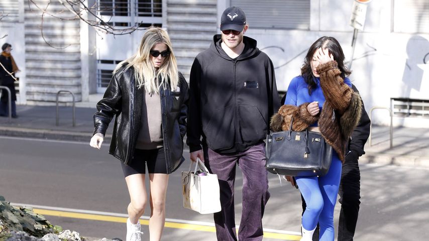 Babybauch versteckt? Loris Karius mit Freundin unterwegs