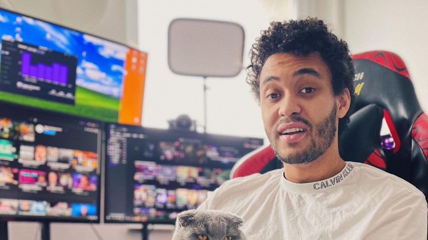 Dillan White vor seinem Streaming-Setup