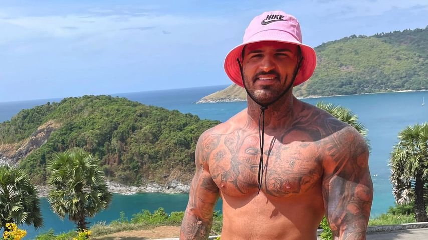 Diogo Sangre posiert in Badehose