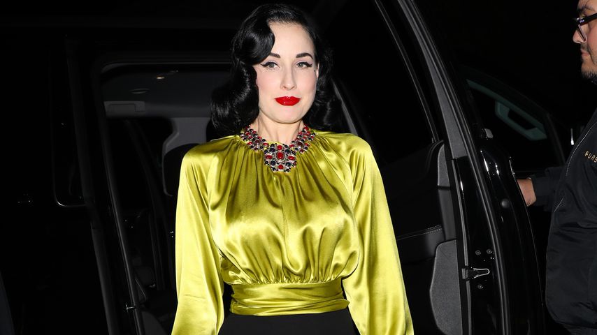 Dita Von Teese auf dem Weg zu Paris Hiltons Geburtstagsparty