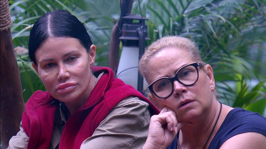 Djamila Rowe und Claudia Effenberg im Dschungelcamp 2023