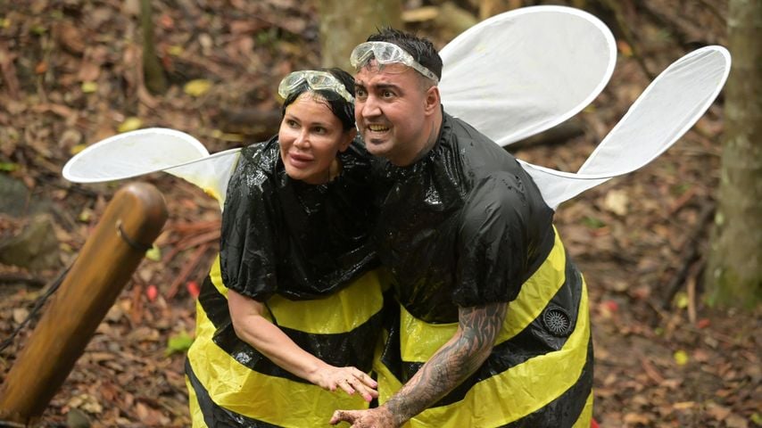 Djamila Rowe und Cosimo Citiolo bei der Schatzsuche