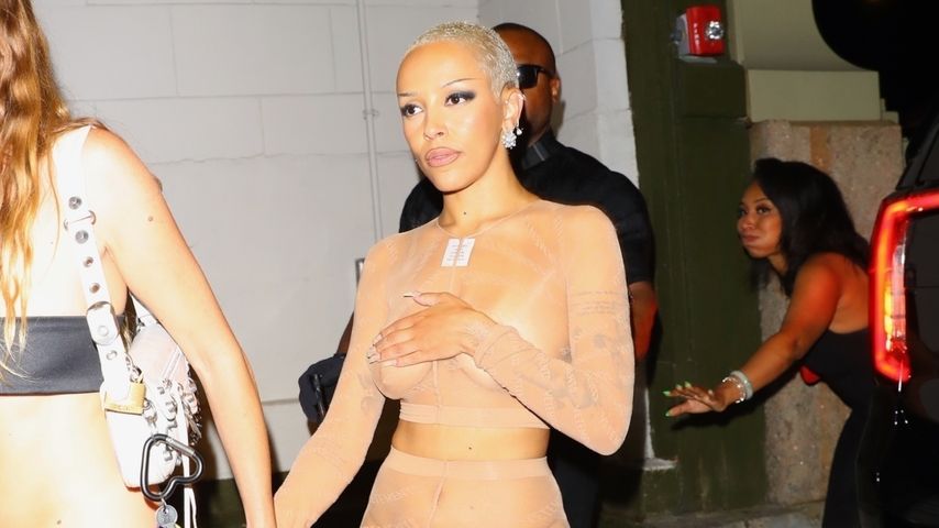 Nach der Met Gala: Doja Cat feiert in einem Hauch von Nichts