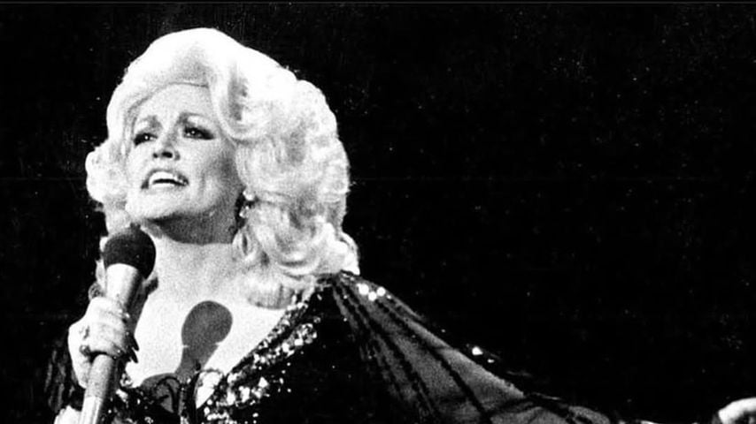 Dolly Parton in Bob Mackies Schmetterlingskleid