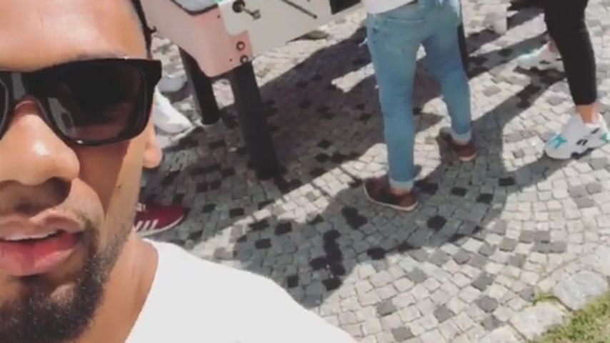 Dominic Harrison chillt kurz vor Hochzeit mit seinen Jungs!
