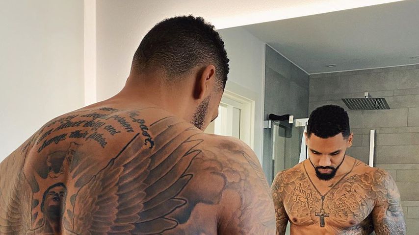 Dominic Harrison: Das bedeutet sein riesiges Rückentattoo