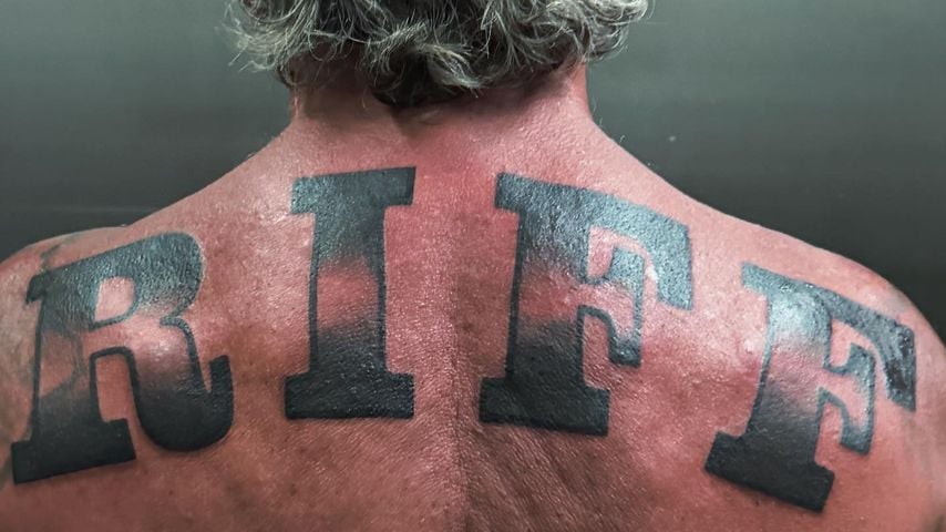 XXL-Tattoo in Großbuchstaben: Dominic Purcells ehrt seinen Heimatort Penrith