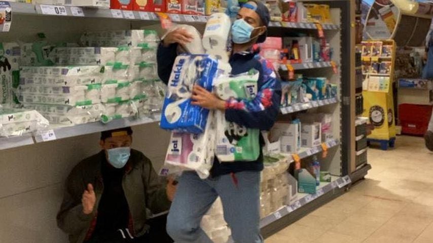 "Prince Charming"-Boys parodieren Klopapier-Hamsterkäufe!