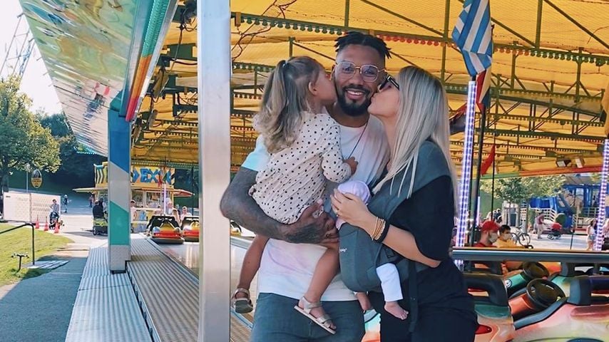 Dominic und Sarah Harrison mit ihren Kindern, September 2020