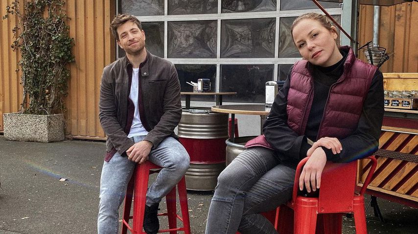 Dominik Flade und Franziska van der Heide am AWZ-Set im April 2021