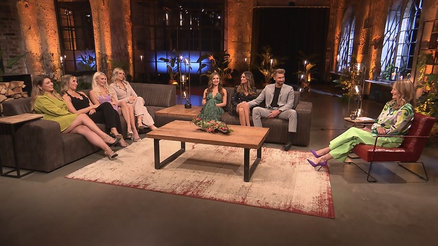 Dominik Stuckmann und die Bachelor-Girls beim Wiedersehen mit Frauke Ludowig