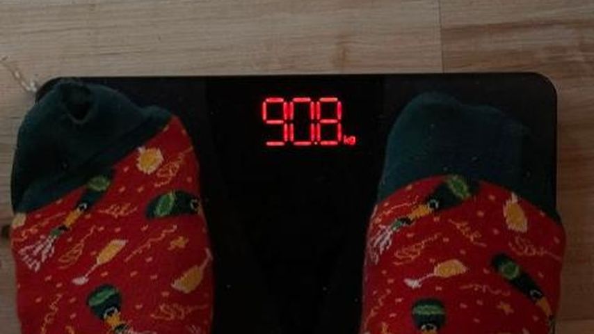 Dominik Stuckmann zeigt sein Gewicht