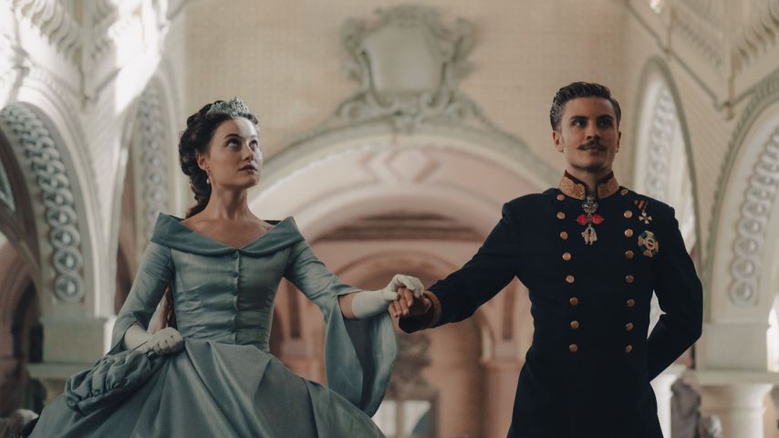 Dominique Devenport und Jannik Schümann in "Sisi"