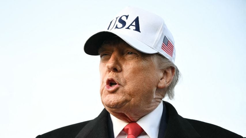 Epstein-Vorwürfe: Donald Trump zeigt Mann den Mittelfinger