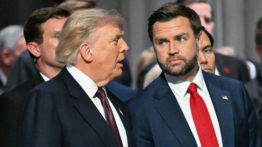 Donald Trump spricht mit JD Vance, Juli 2026