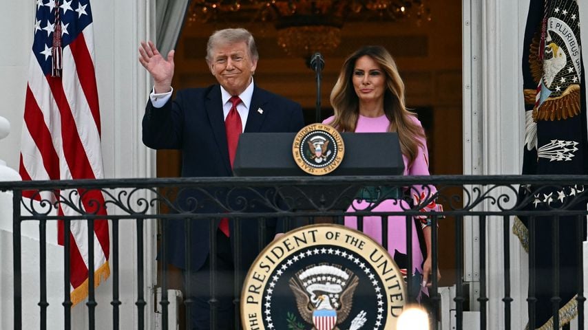 Donald Trump und Melania Trump begrüßen Gäste beim Congressional Picnic am Weißen Haus in Washington, DC, am 19. Mai 2026