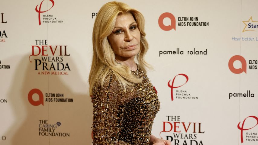Beauty-Doc verrät: Das steckt hinter Donatella Versaces Look