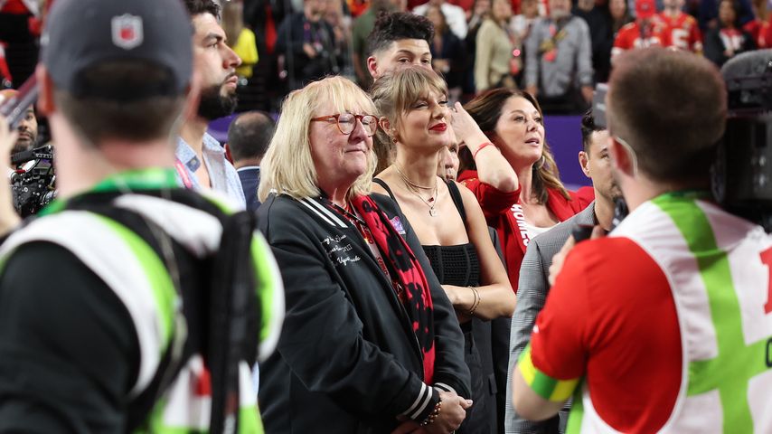 Taylor Swift hielt Händchen mit Travis Kelces Mama Donna!
