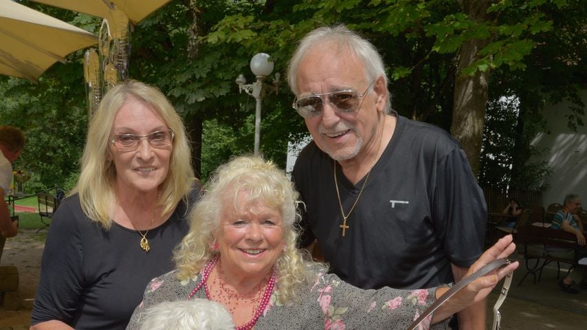 Doris und Karl-Heinz Ulrich beim Geburtstag von Rosi Jacob (Mitte)