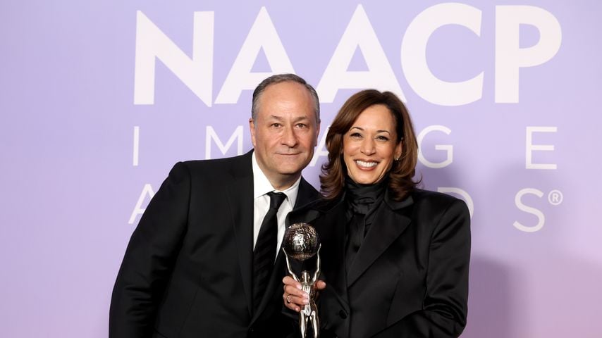 Doug Emhoff und Kamala Harris bei den NAACP Image Awards im Pasadena Civic Auditorium