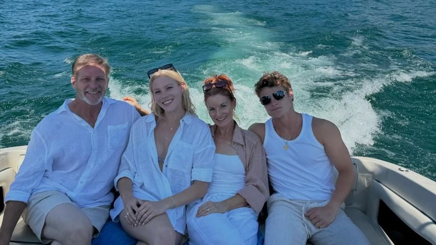 Doug Savant und Laura Leighton mit ihren Kindern in Italien