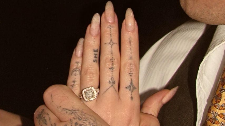 Dove Camerons Verlobungsring im Detail