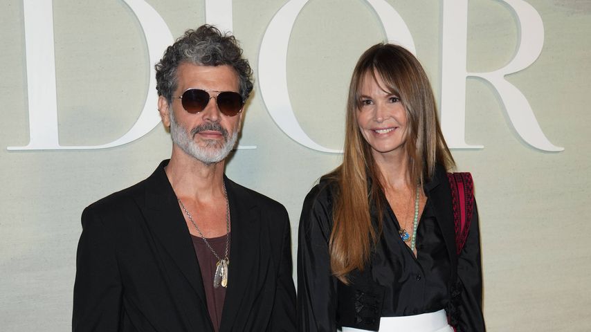 Elle MacPherson datet jetzt den Musiker Doyle Bramhall II!