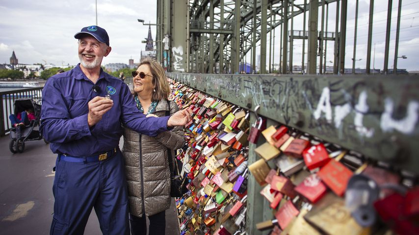 Bob und seine Frau Annette auf der Hohenzollernbrücke in Köln