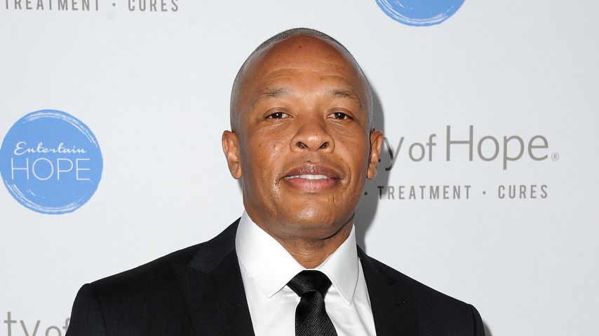 Dr. Dre, bei einer Gala, 2014