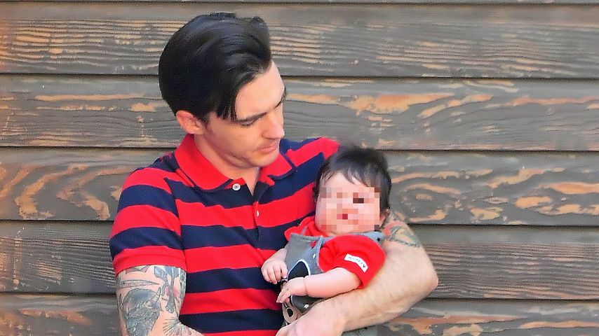 Drake Bell mit seinem Sohn im Juni 2021