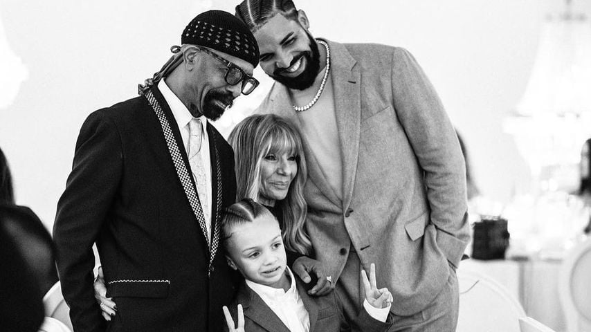 Drake mit seinen Eltern und seinem Sohn Adonis im Januar 2023