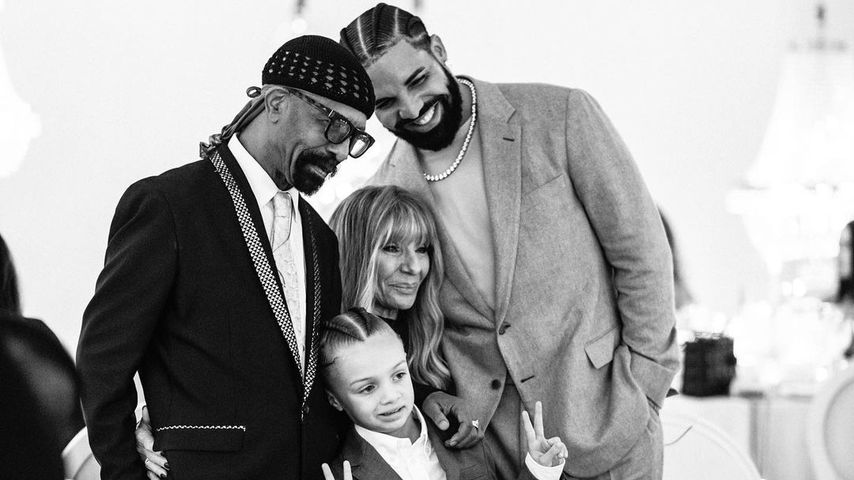 Drake (r.) mit Söhnchen Adonis und seinen Eltern