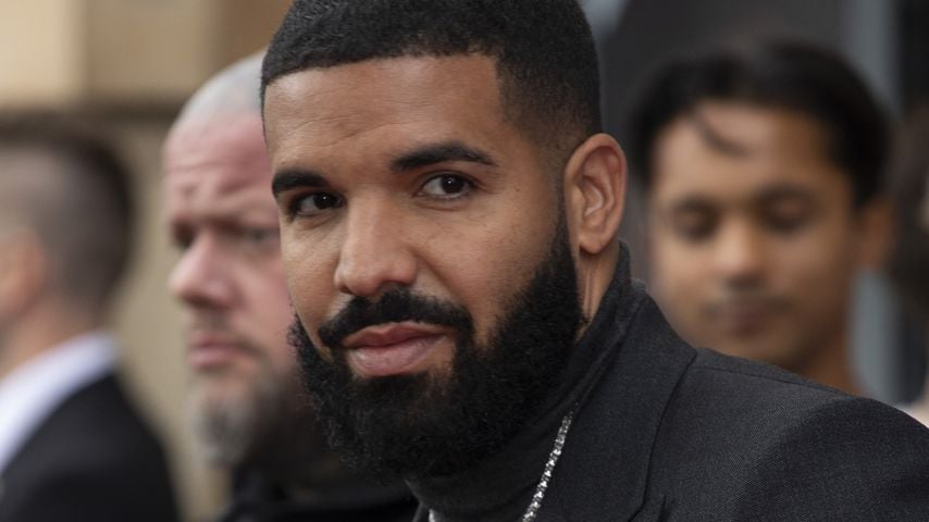 Armer Drake! Er wird bei einem Auftritt von der Bühne gebuht