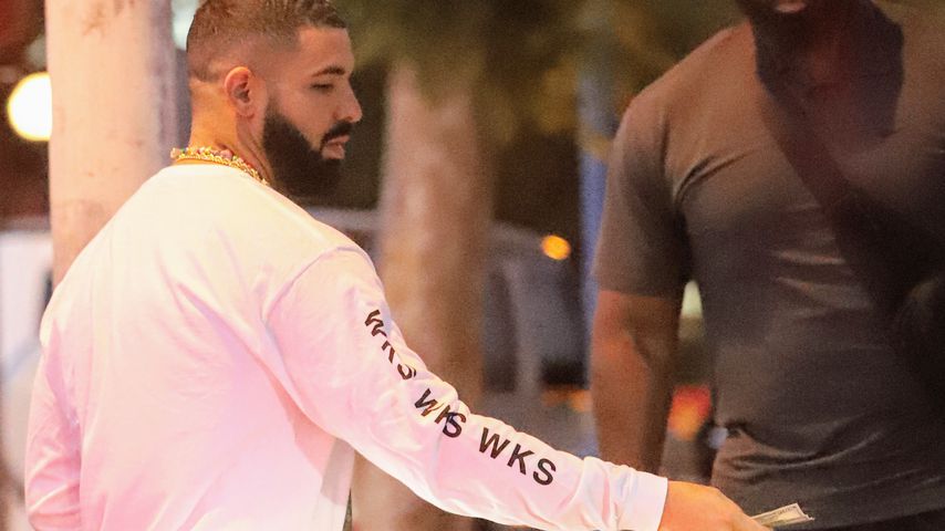 Wow! Drake schenkt fremdem Mann mehrere Hundert US-Dollar