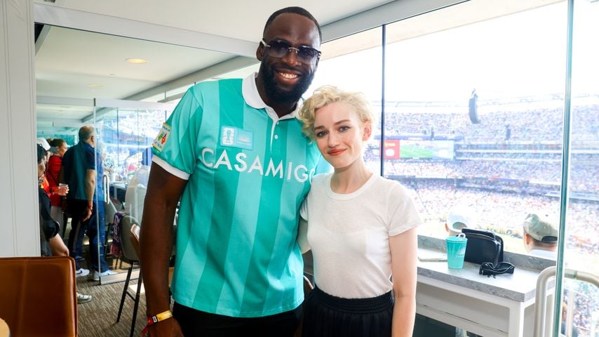 Bei der FIFA-WM-Suite in East Rutherford: Draymond Green und Julia Garner bei "Rivals at the Game, Casamigos at the Bar"