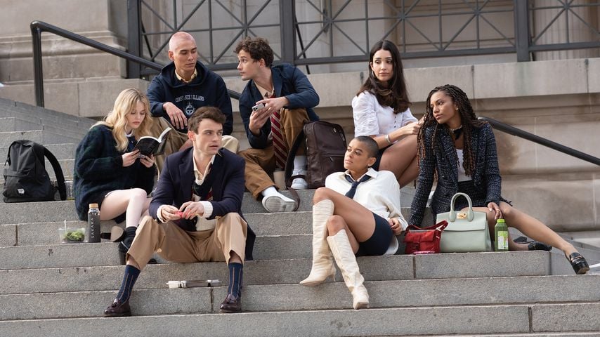 Dreharbeiten zum "Gossip Girl"-Reboot mit Evan Mock, Eli Brown, Emily Alyn Lind und Co.
