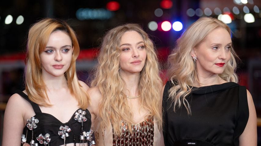 Viola Prettejohn,  Amanda Seyfried und Mona Fastvold bei der Premiere von "The Testament of Ann Lee"