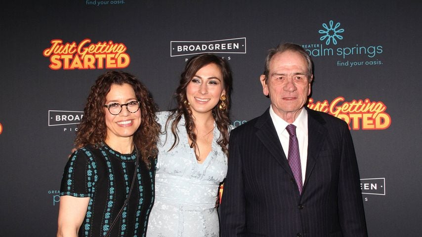 Victoria Jones mit ihren Eltern Dawn Laurel-Jones und Tommy Lee Jones, 2017