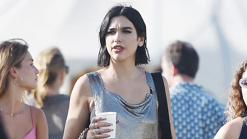 Dua Lipa auf beim Glastonbury-Festival