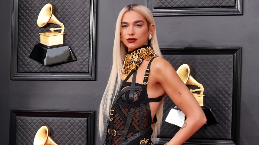 Dua Lipa bei den Grammy Awards 2022