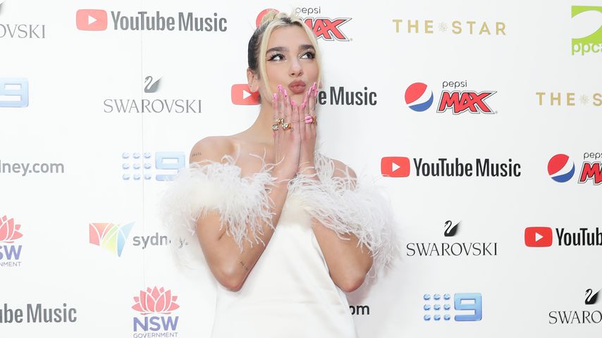 Dua Lipa, Sängerin