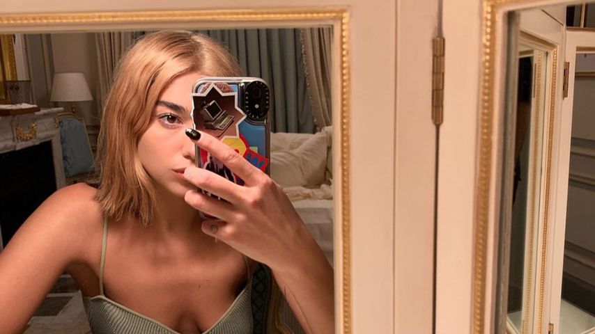 Dua Lipa mit roseblonden Haaren 2019