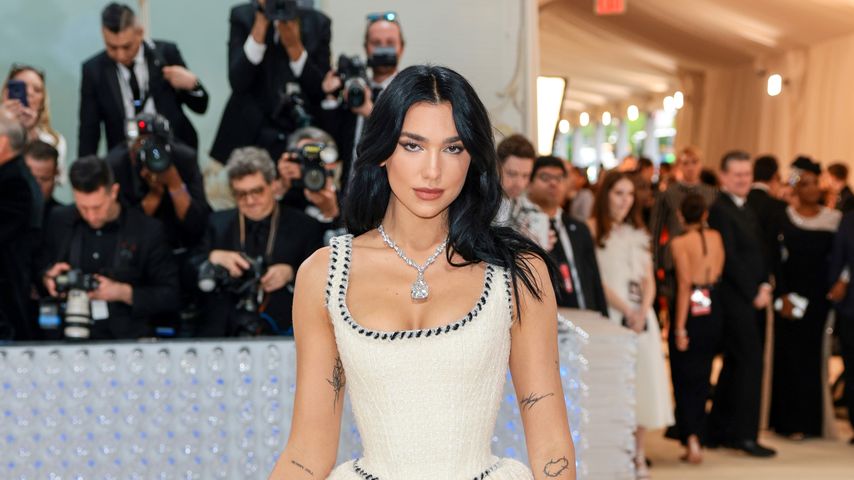 Dua Lipa während der Met Gala 2023