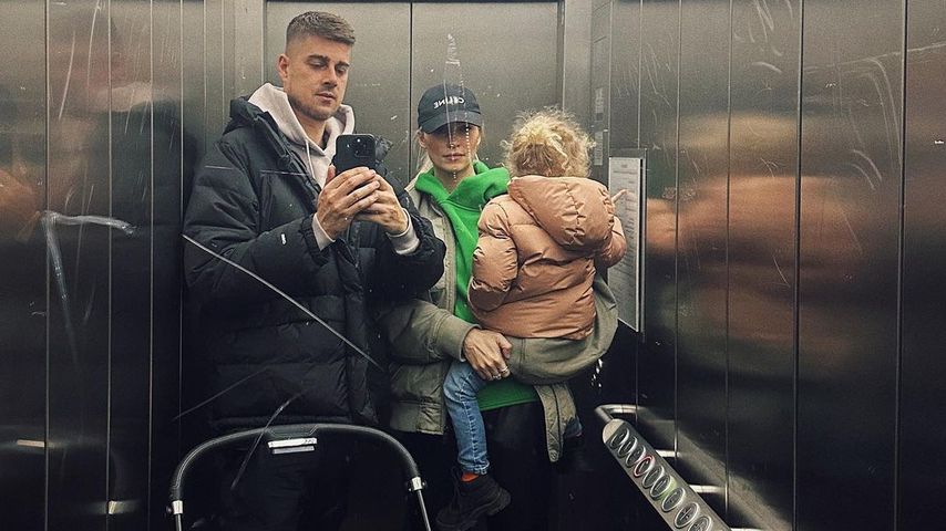 Dustin Schöne und Lena Gercke mit ihren Töchtern Lia (l.) und Zoe (r.)